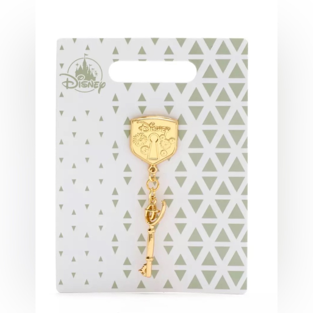 Disney Store Golden Key and Lock Pin